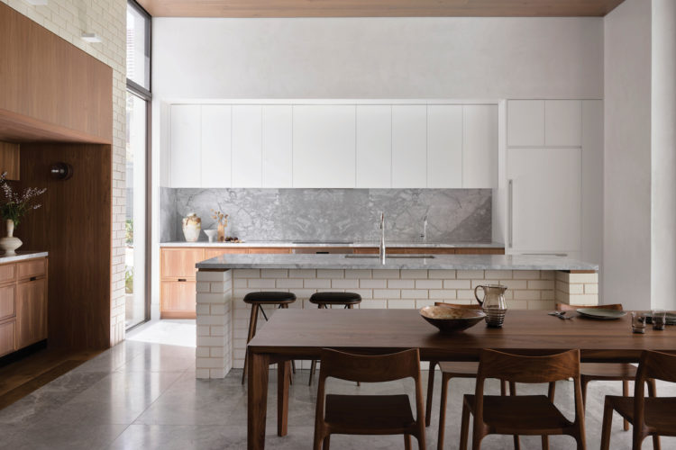 Spotted Gum House by Alexander & Co. embraces both past and present to ...