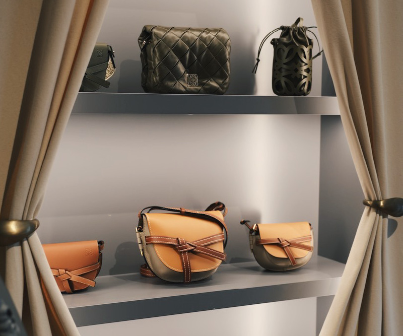 Window dressing at retail: we learn from Loewe